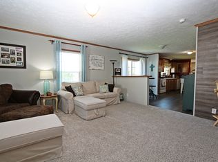 24 N Slope Dr, Milton, WV 25541