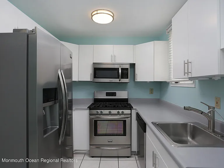 100 1st St #11 — Photo 9