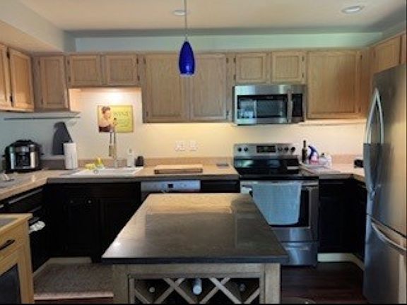 3rd image of 110 Golden Gate Cir