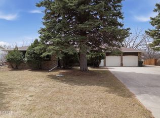 603 Terrace Dr, Grand Forks, ND 58201