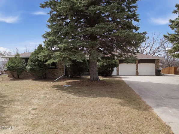 603 Terrace Dr, Grand Forks, ND 58201