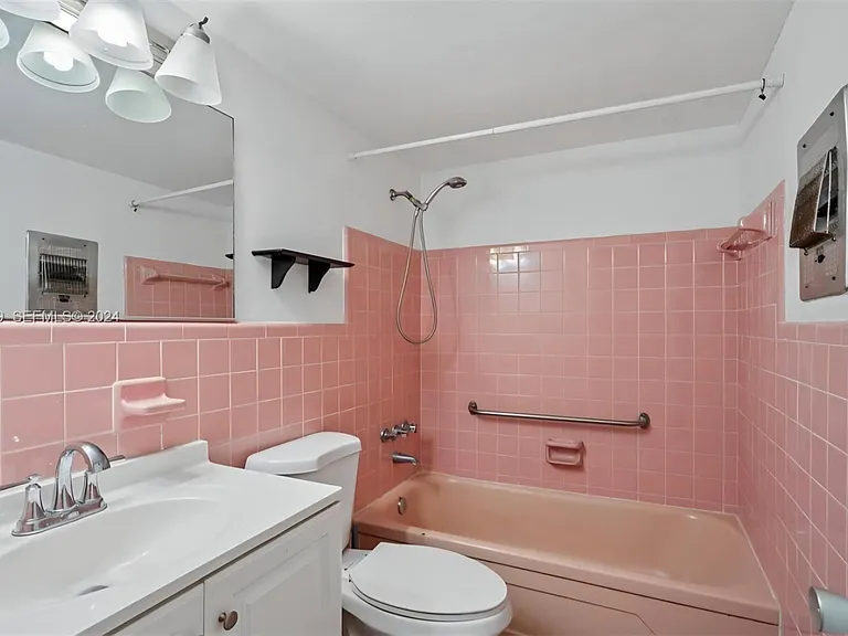 2000 NE 51st Ct #108 — Photo 12