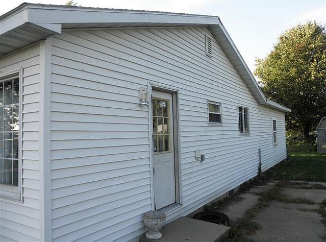 2nd image of 107 Hazel St