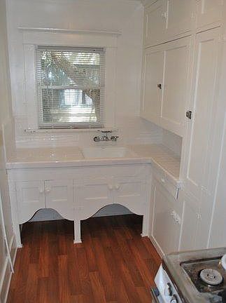 5th image of 368 Carroll Park W #C