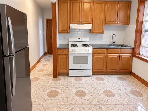 433 Kennedy Boulevard image 1 of 6