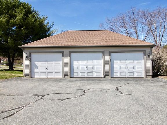 4th image of 31 Willow Pond Dr #31