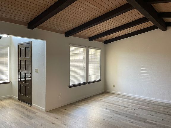 4th image of 1653 Willow Ave
