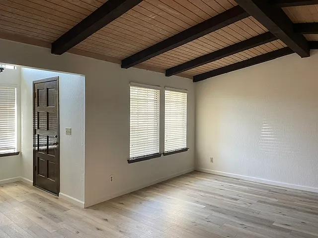 1653 Willow Ave — Photo 4