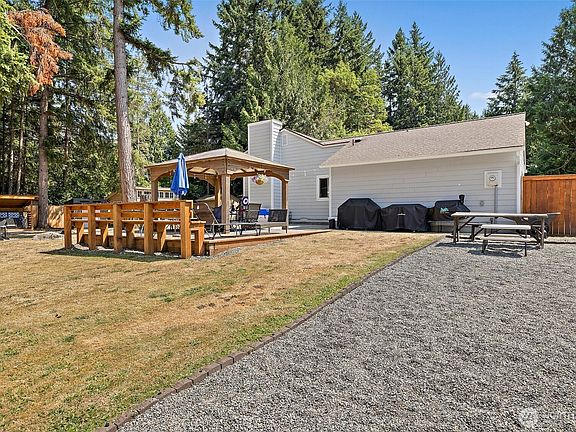 4th image of 2522 230th Avenue NE
