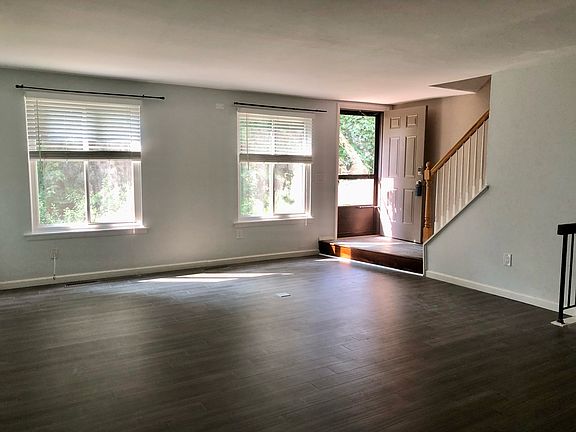 2nd image of 33 Conestoga Way
