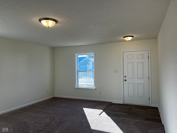 4th image of 2015 Sandhill Dr