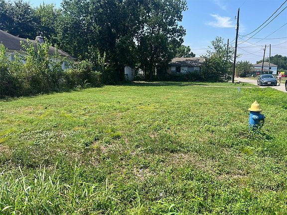 2nd image of 3620 Farmer St