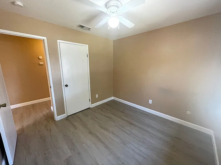3233 Nightingale Dr — Photo 15