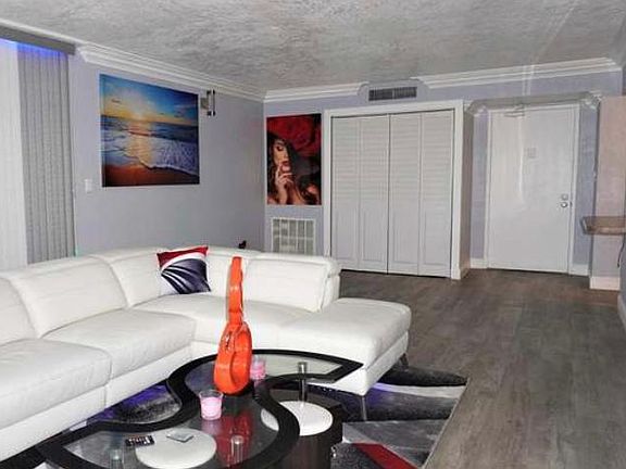 5th image of 700 NW 214th St APT 401