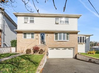 22 Kennedy Ct, Lyndhurst, NJ 07071