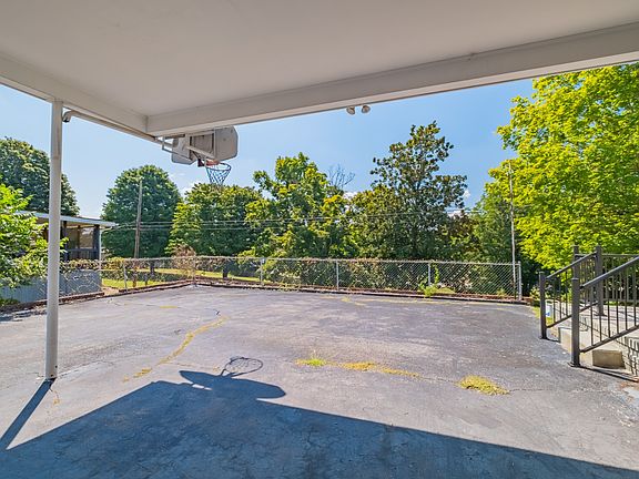5th image of 226 Roosevelt Rd
