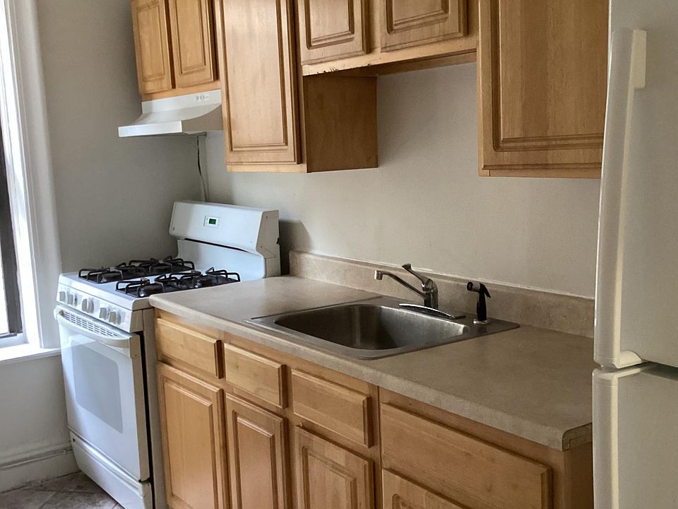 1st image of 272 Hutton St