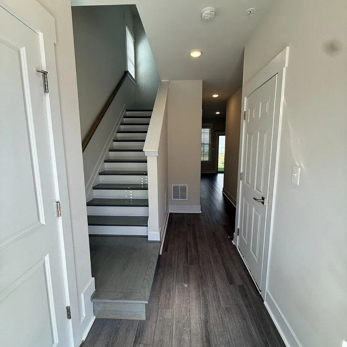 3 bed, 3.5 bath, 1818 sqft, $2,800 — Photo 4