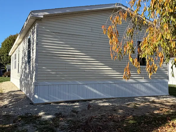 300 Jessie Lee Dr, Lapeer, MI 48446