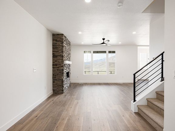 2nd image of 6033 N Fairview Dr #235