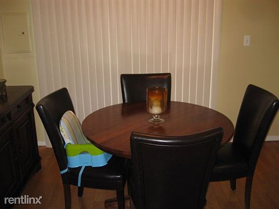3rd image of 203 Acorn Dr