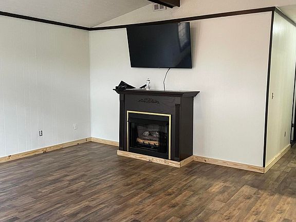 4th image of 33 Willow St