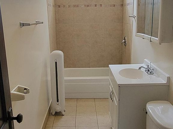 5th image of 1221 W Waveland Ave APT 3
