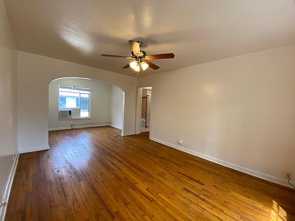 2nd image of 109 W Oakview Pl APT 1