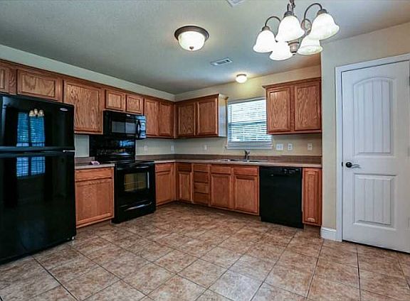 4th image of 1200 N 31st St