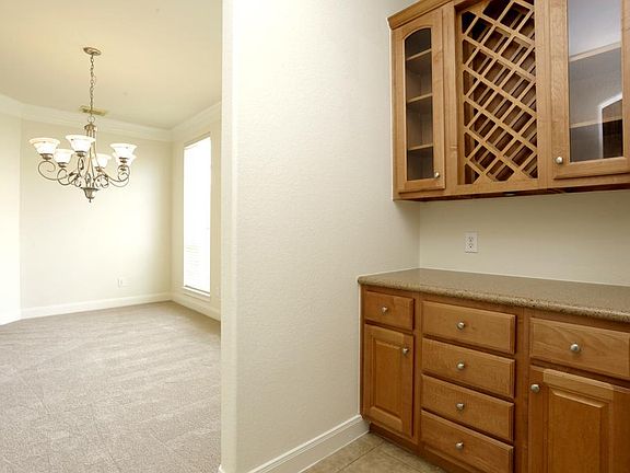 5th image of 2213 Verona Dr