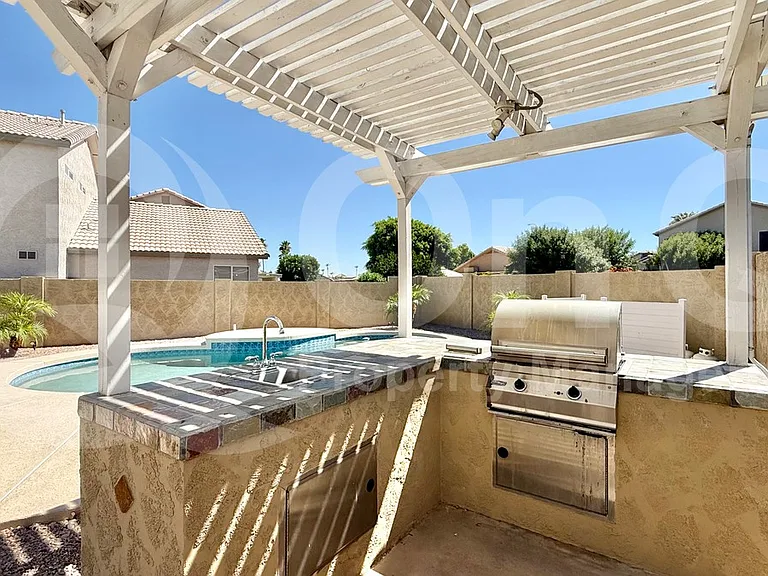 570 S Williams Pl — Photo 24