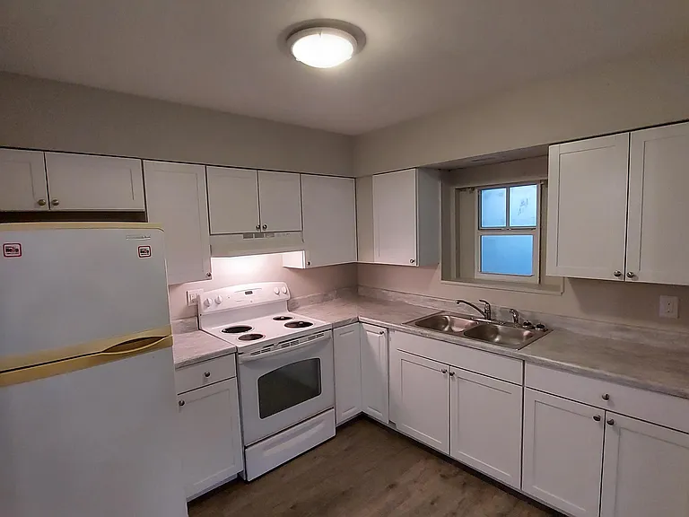2247 Stella St — Photo 2