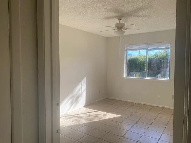 2 bed, 2.0 bath, 2202 sqft, $1,300 — Photo 3