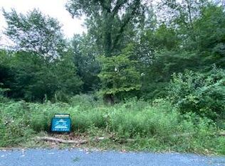 48681 Valley Ct, Paw Paw, MI