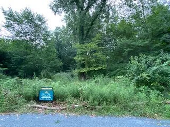 48681 Valley Ct, Paw Paw, MI 49079