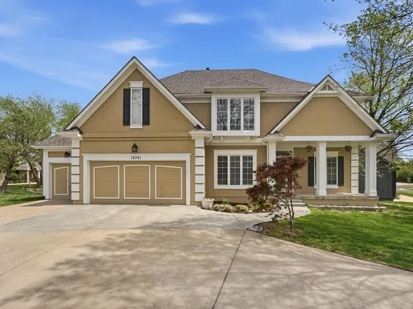 14741 Robinson St, Overland Park, KS 66223