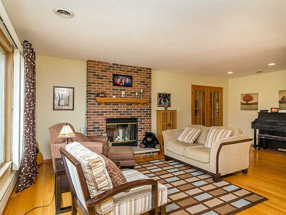 4th image of 215 S Can Dota Ave