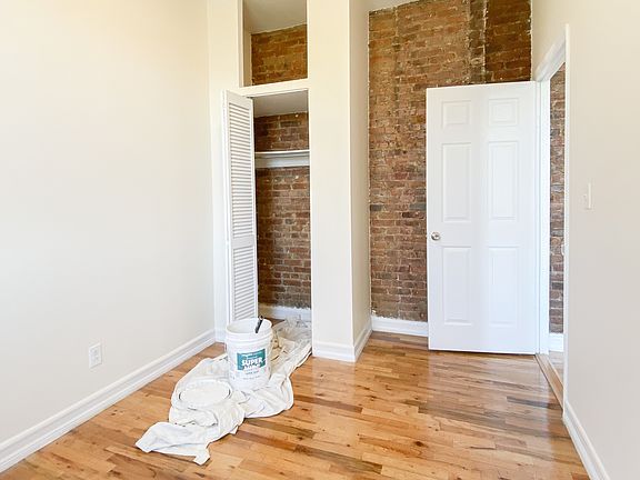 5th image of 700 E 9th St APT 13