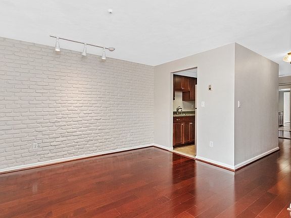 3rd image of 72 Centre St Unit H