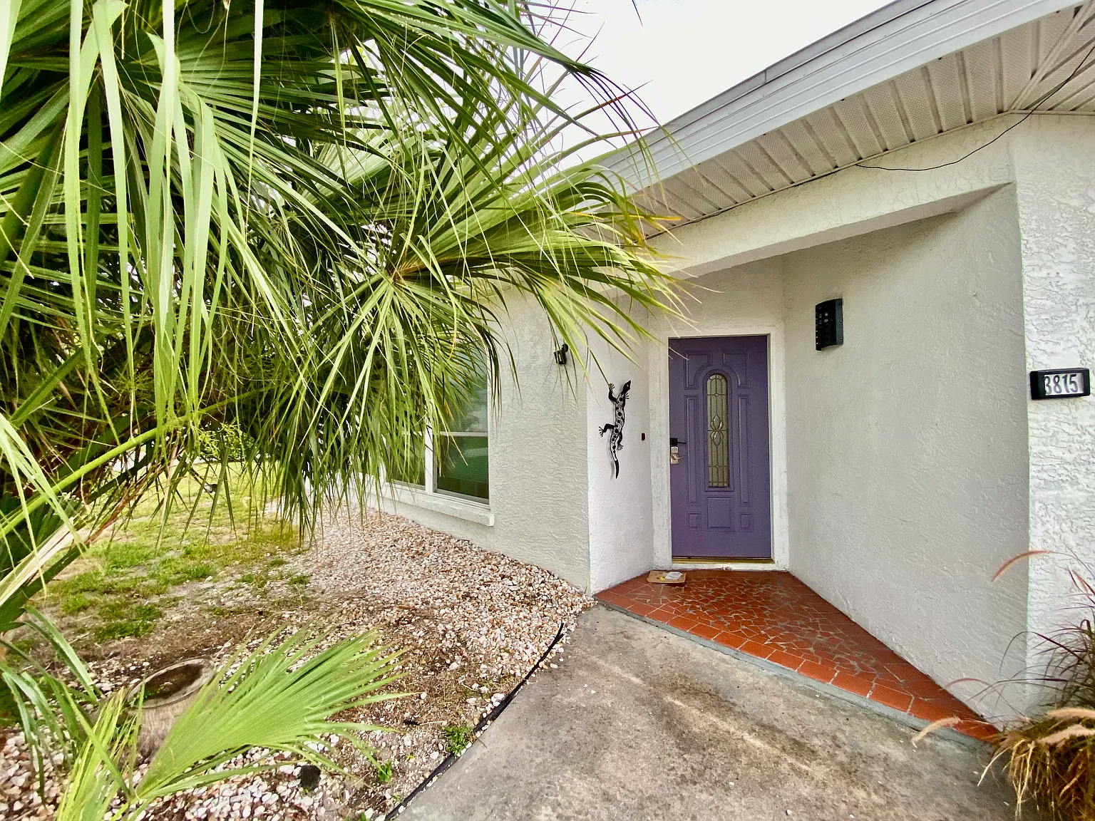 3 bed, 2300 sqft, $4,300 — Photo 2