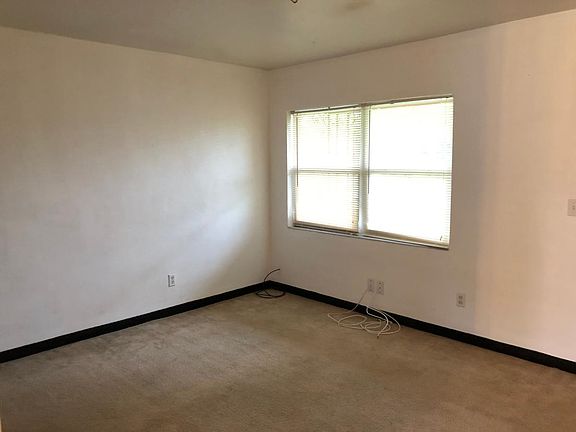 5th image of 1030 Meadow Ave