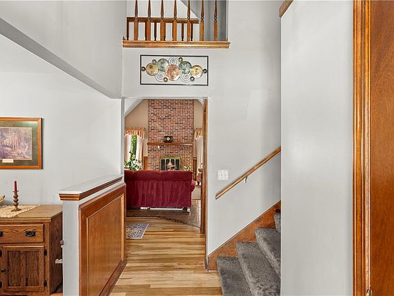 5th image of 400 N Persimmon Dr