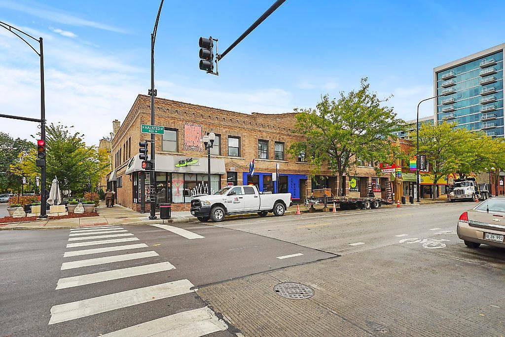 3700 N Halsted St, Chicago, IL 60613 | Zillow