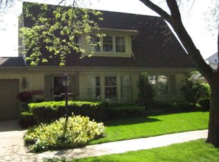 9237 N Willow Ln, Niles, IL 60714