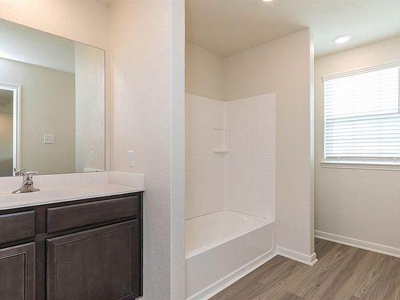 4th image of 10603 Hillside Creek Dr