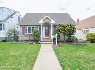 192 Gansevoort Blvd, Staten Island, NY 10314