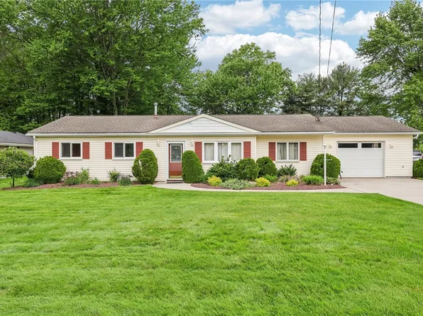 96 Concord Rd, Hermitage, PA 16148