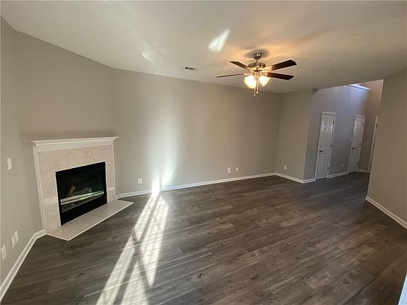 4th image of 1134 Patricia Davis Dr