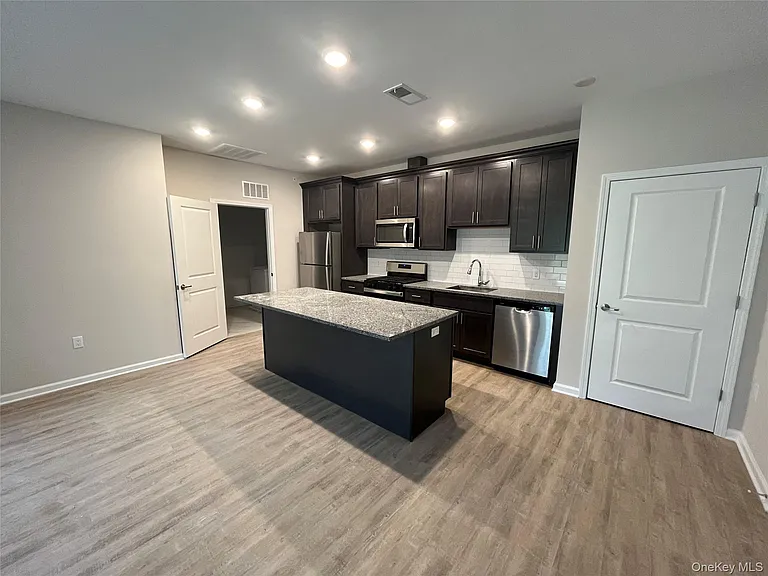 214 Tower Ridge Cir — Photo 3