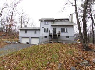 8281 Hunters Ln, Dingmans Ferry, PA 18328